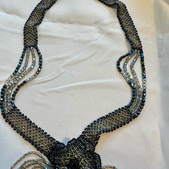 Vintage Victorian Style Necklace of double flower petals. Stunning beadwork. - Picture 5 of 13